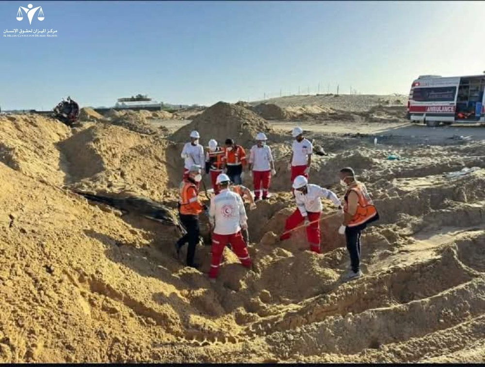 https://www.mezan.org/assets/uploads/media-uploader/من موقع انتشال شهداء الهلال والدفاع المدني بعد إعدامهم ميدانياً برفح
